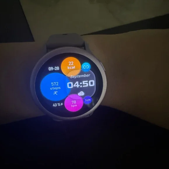 Lavender Smartwatch with Extra Strap - Picture 3 of 6